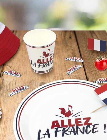 Mise en scène festive des gobelets Allez la France