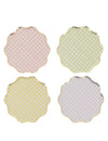 Assiettes en carton à carreaux pastel festonnées lilas rose jaune vert et or