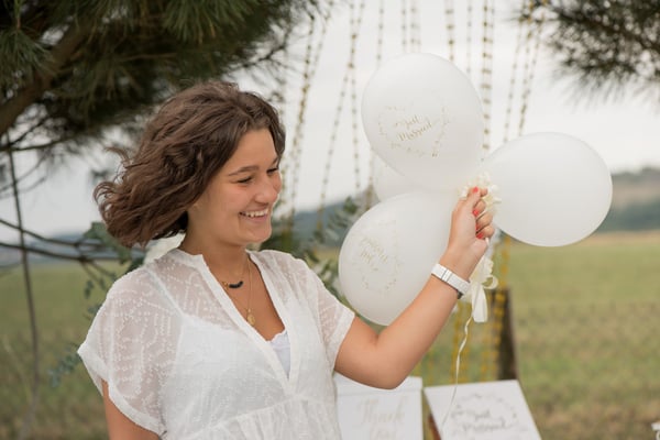 Mise en situation des ballons en latex Just Married pour mariage
