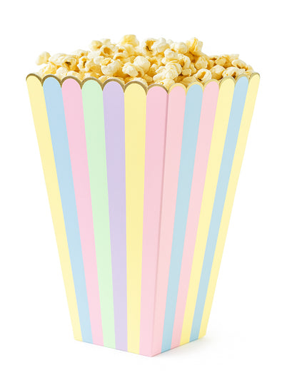 Vue remplie de pop corn de la boîte à pop corn arc-en-ciel et or pour fête