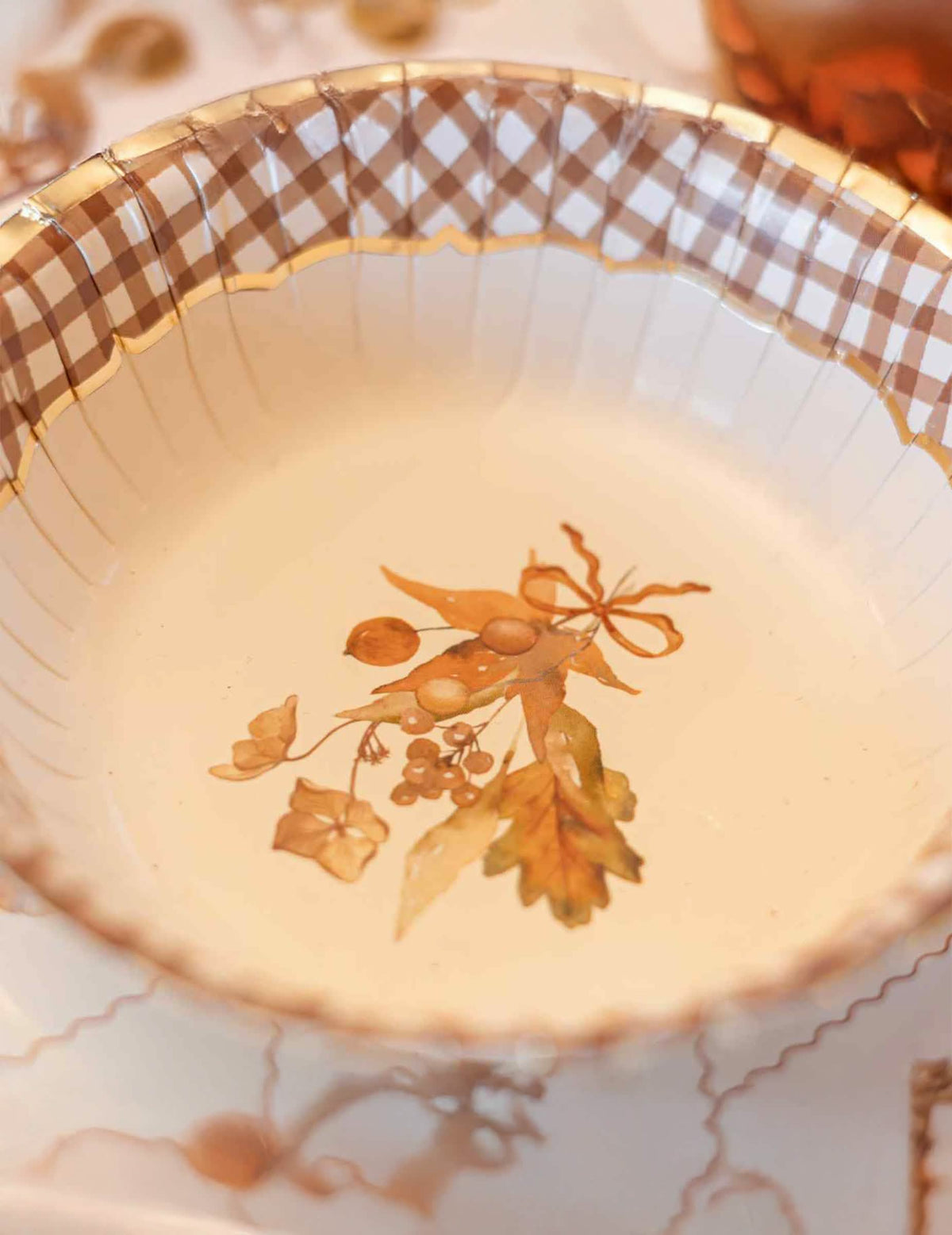 8 Pappschalen im Cottage Living Stil 13,5 cm
