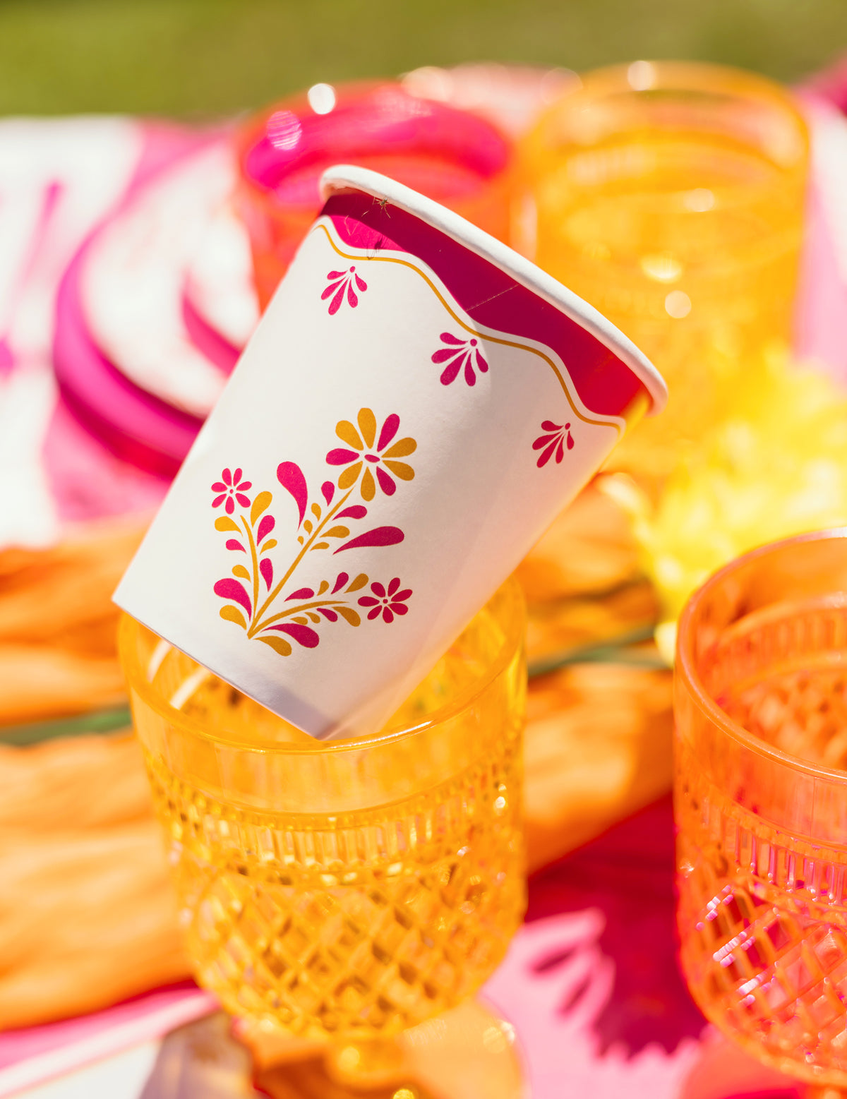8 Pappbecher in Weiß, Orange, Himbeere und Zitrone