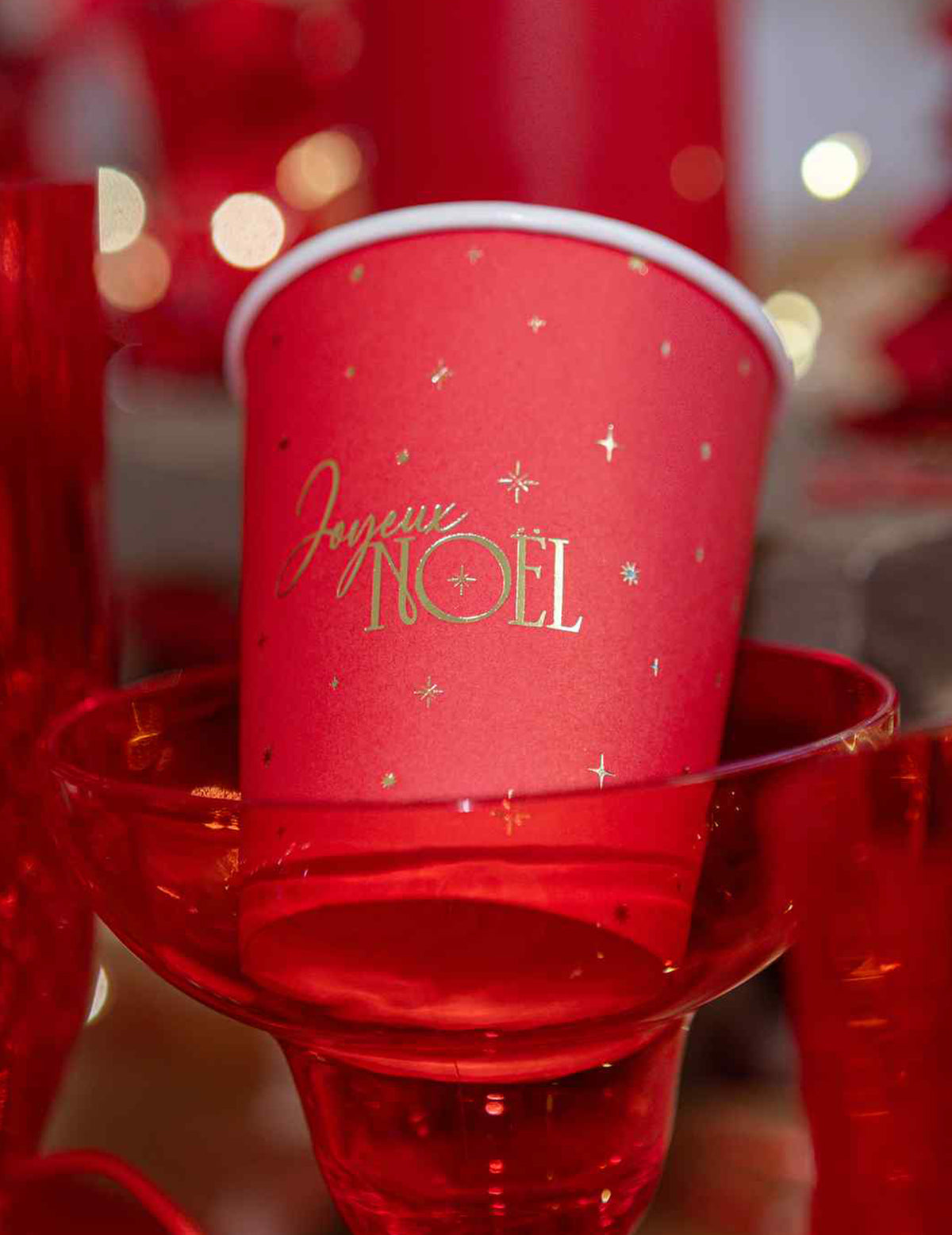 8 rote Becher Frohe Weihnachten mit Golddruck 25,5 cl