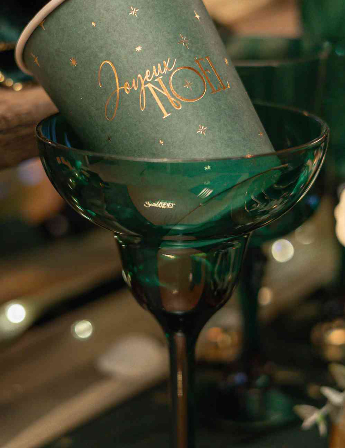 8 Becher Frohe Weihnachten in British Green und Gold 25,5 cl