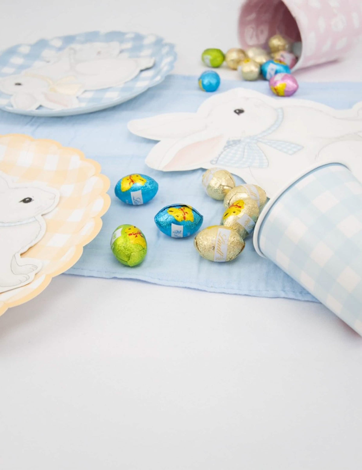 Mise en situation sur une table des Gobelets Vichy Pastel pour fête