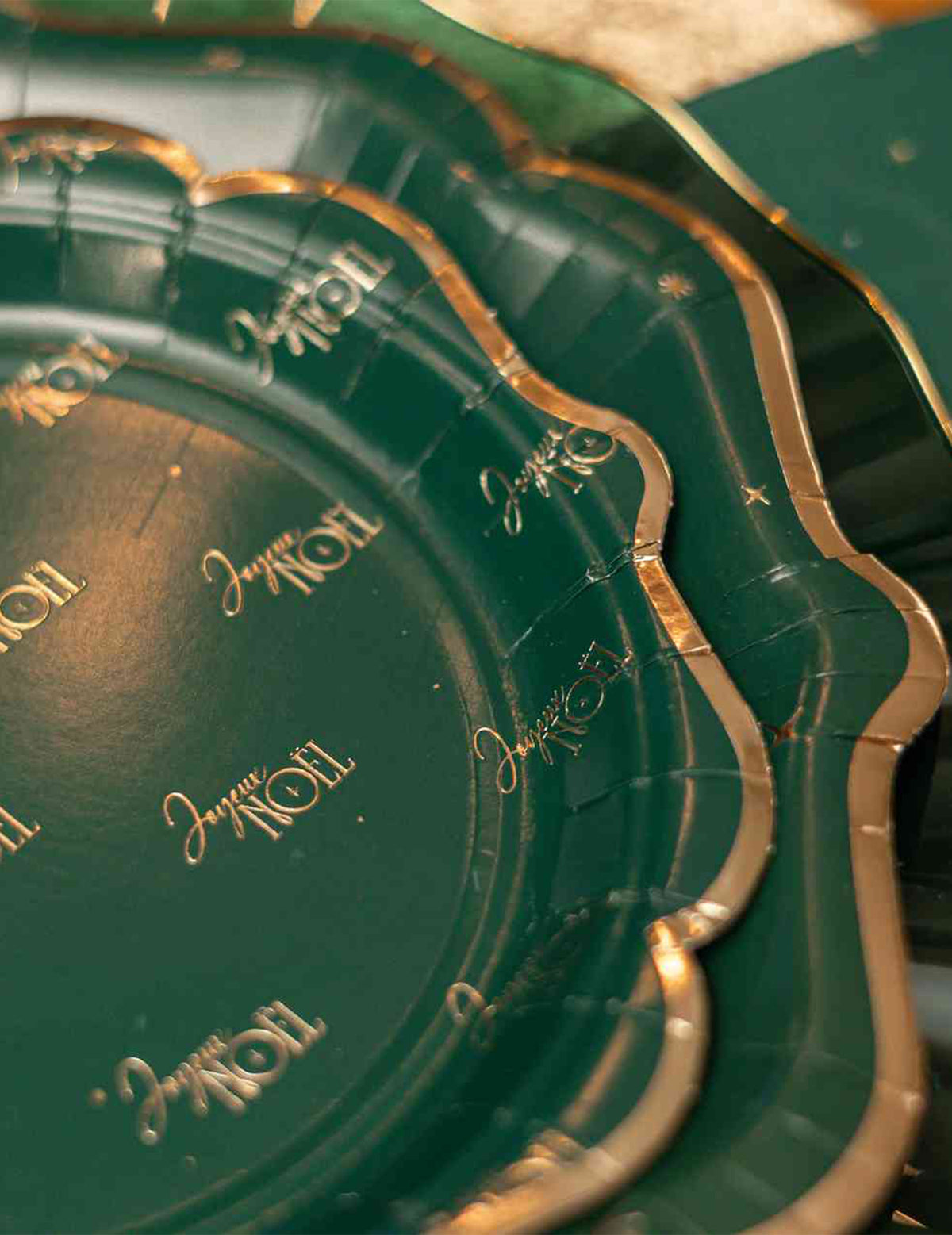 8 kleine Teller Frohe Weihnachten Klassik Tannengrün und Gold 18 cm
