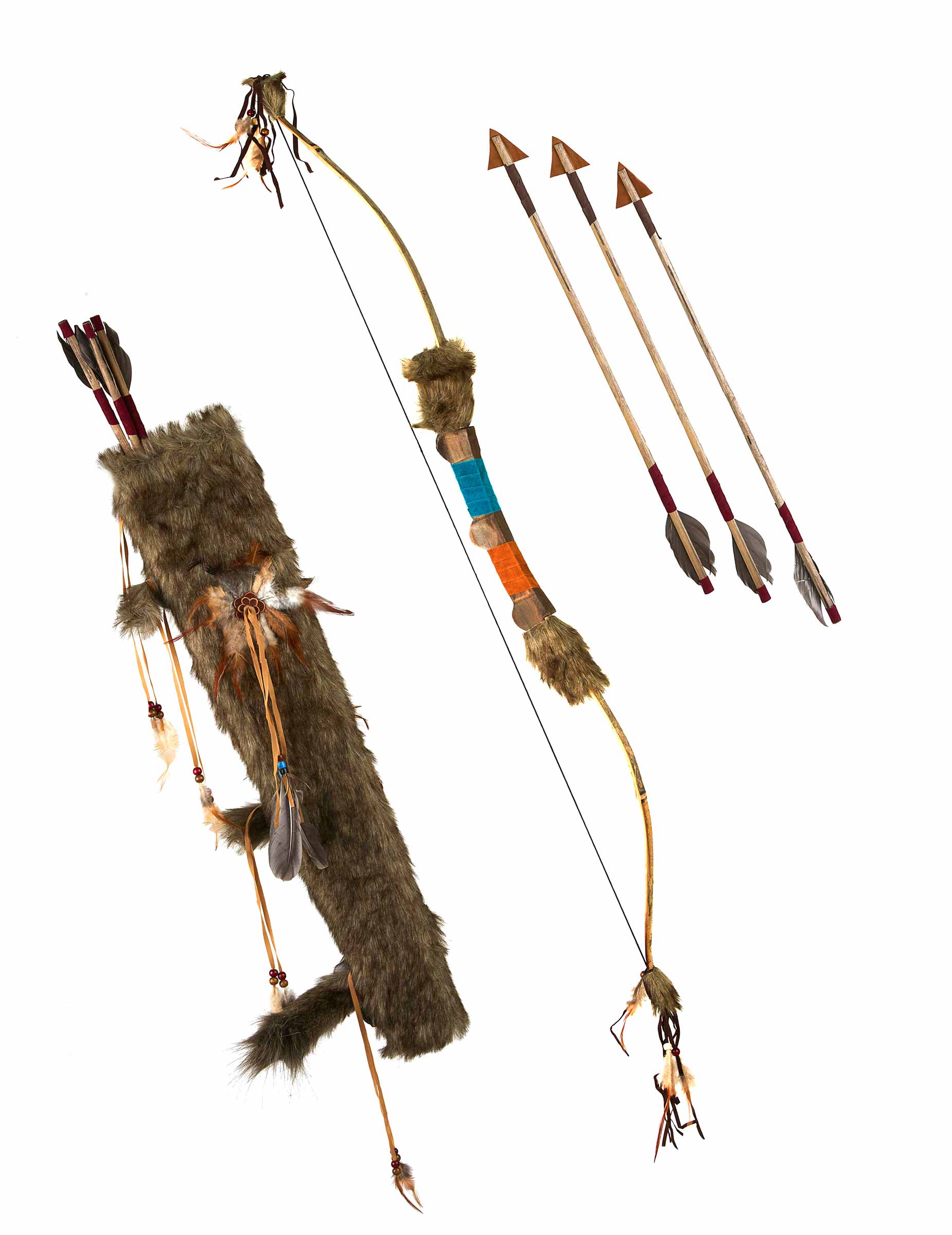 Arc avec flèches indien luxe pour déguisement marron avec fausse fourrure et plumes