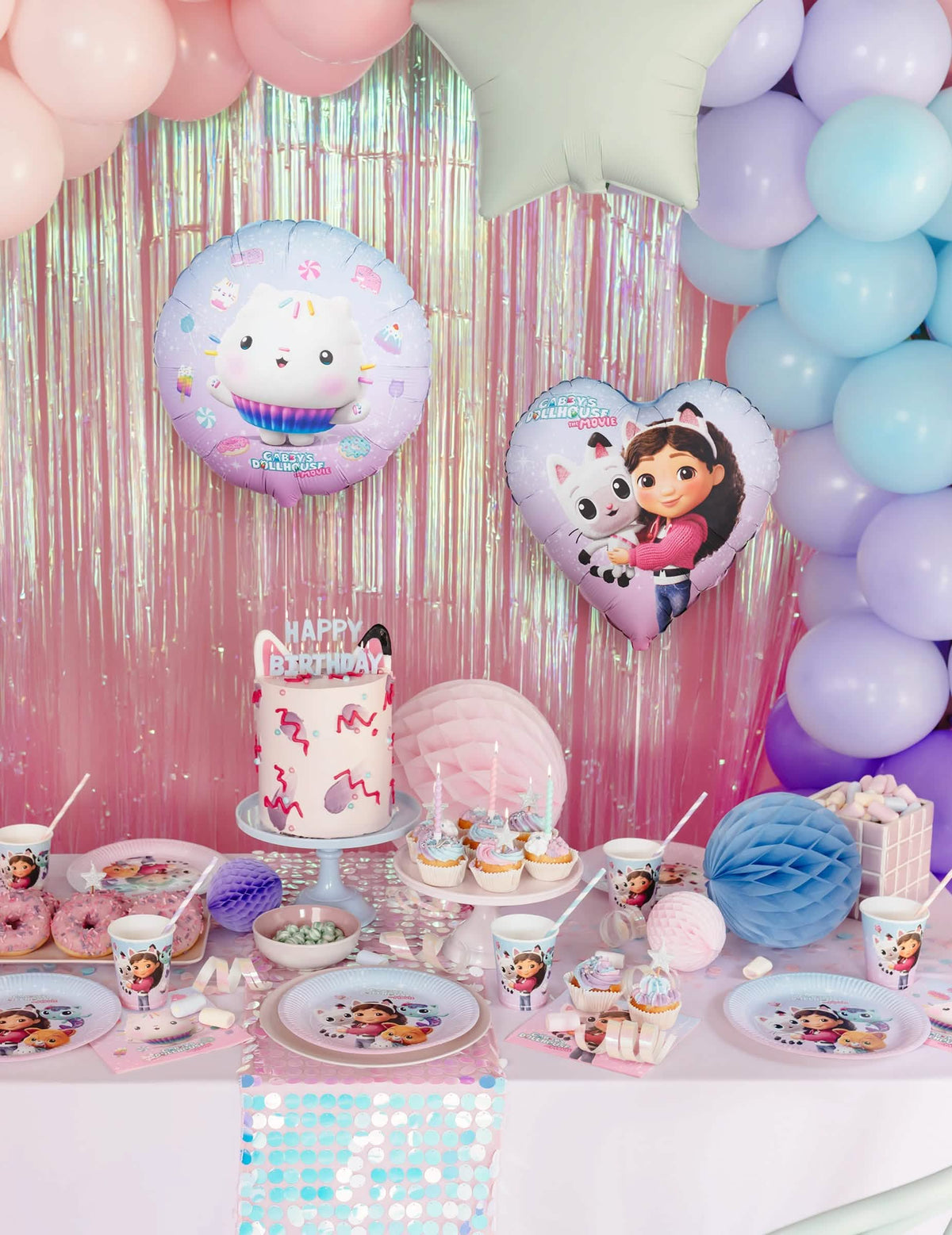 Buffet d'anniversaire décoré du ballon aluminium cœur Gabby et la maison magique