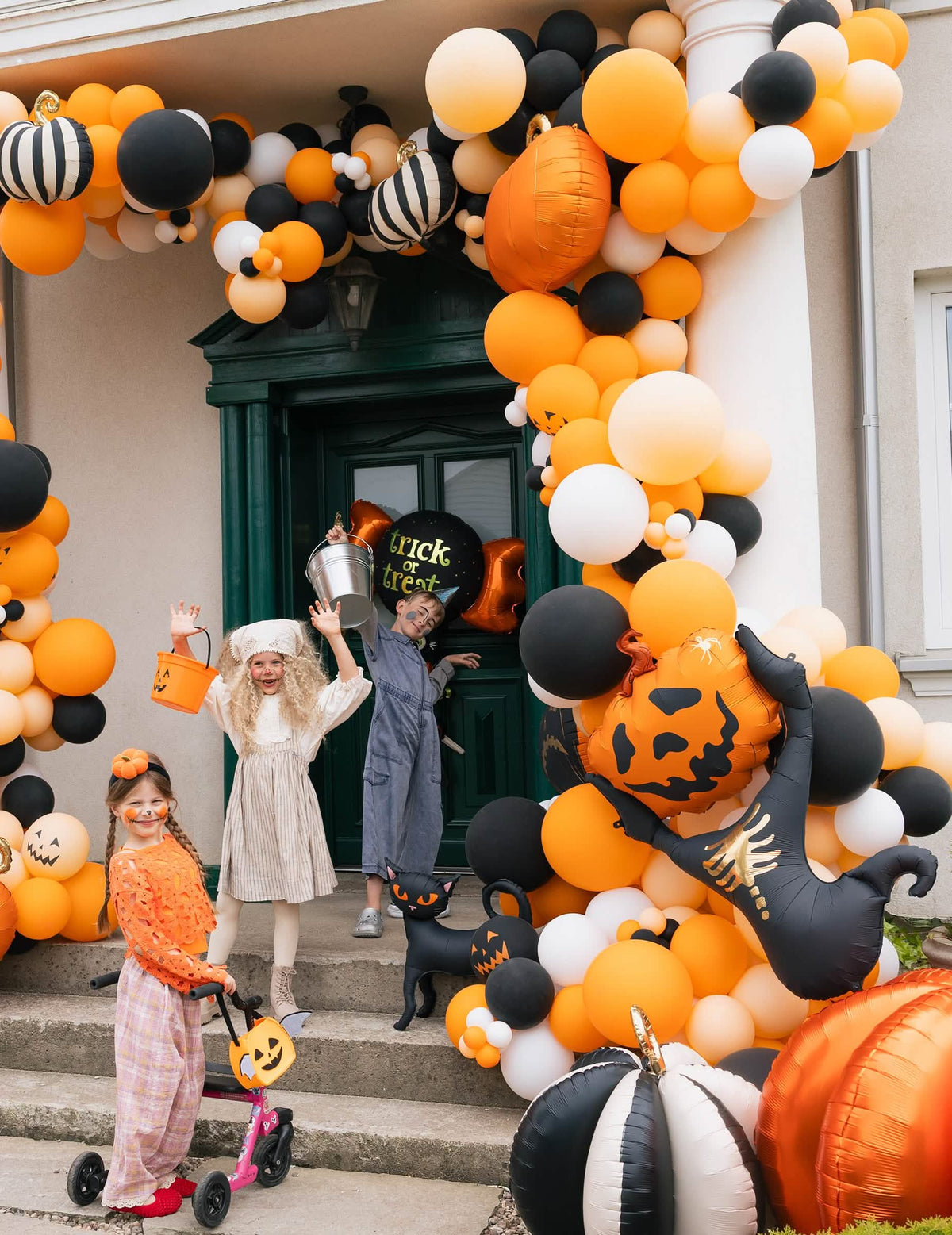 Halloween-Folienballon Vogelscheuche Schwarz-Orange 60 x 100 cm