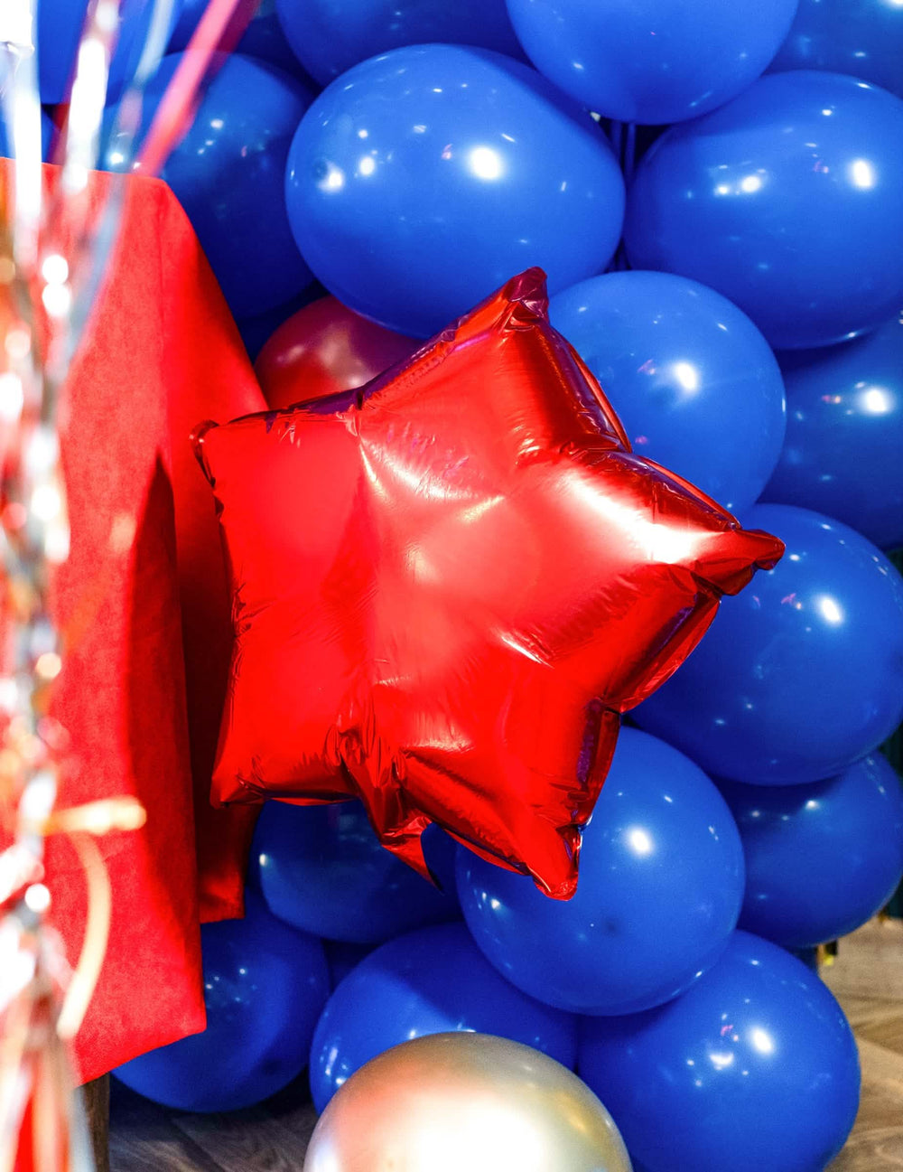 Inszenierung des Aluminium-Stern-Ballons für rote Feier