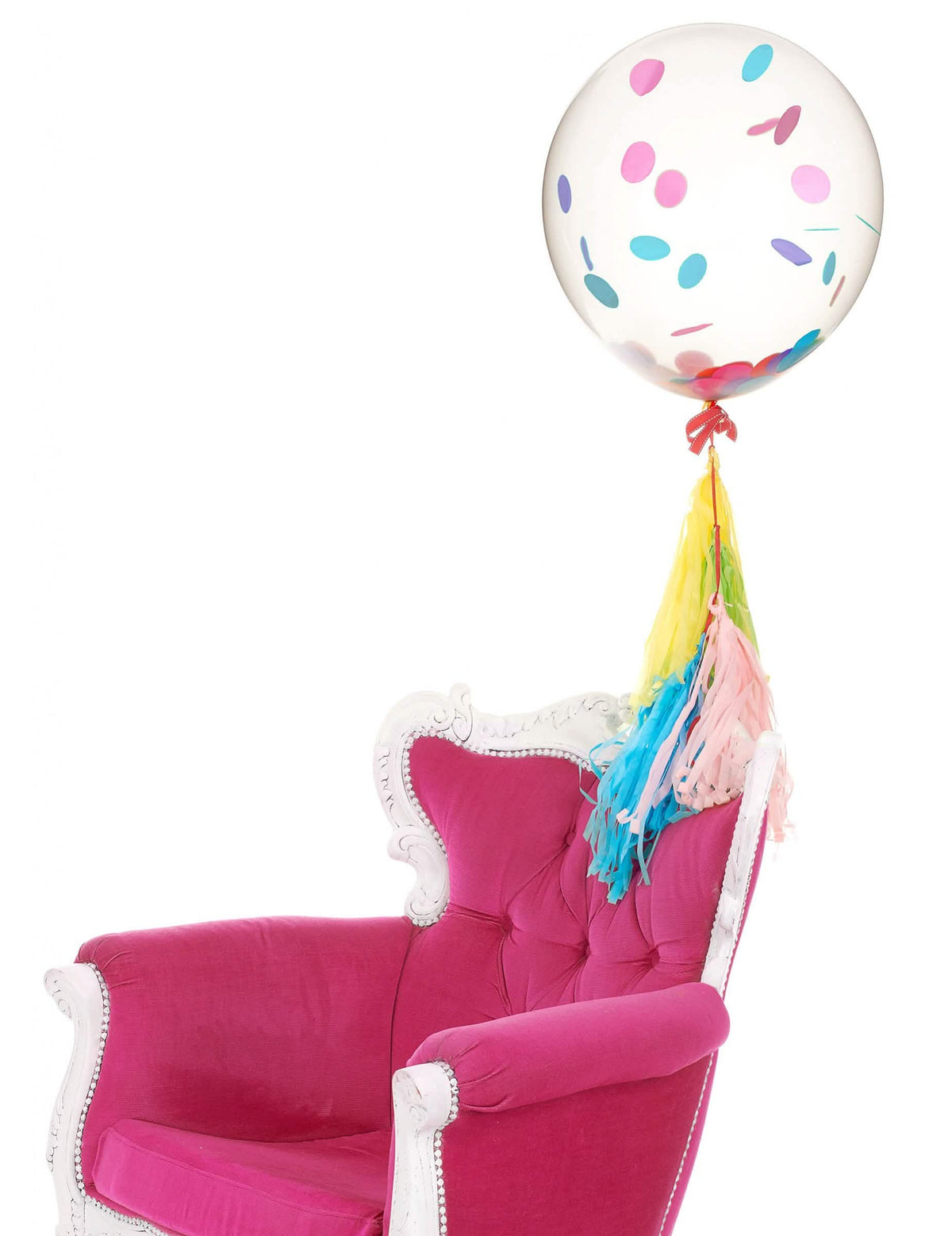 Szenario mit Fransengirlande aus riesigem transparentem Latexballon für eine Party zum Befüllen