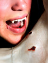 Vampirbiss-Wunde als Abziehbild mit Wasser Premium