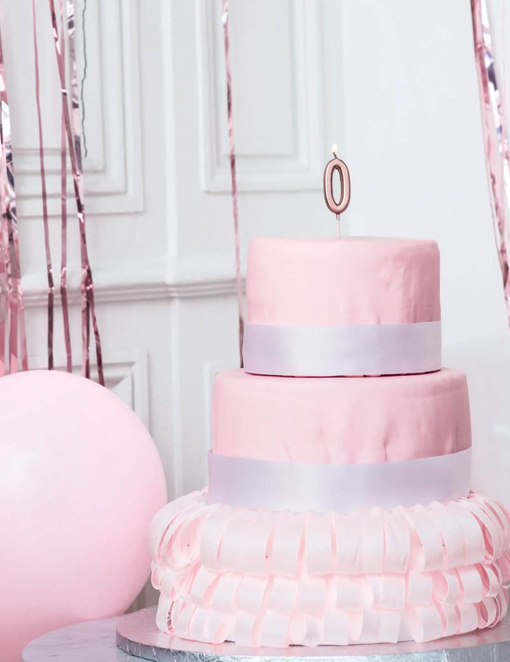 Mise en situation sur un gâteau de la bougie d'anniversaire chiffre 0