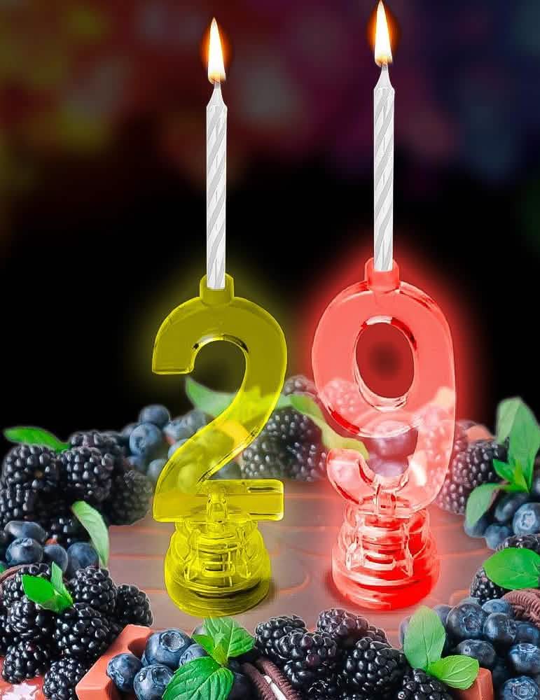 Szene auf einem Kuchen mit der LED-Lichtkerze Zahl 9 für Geburtstag