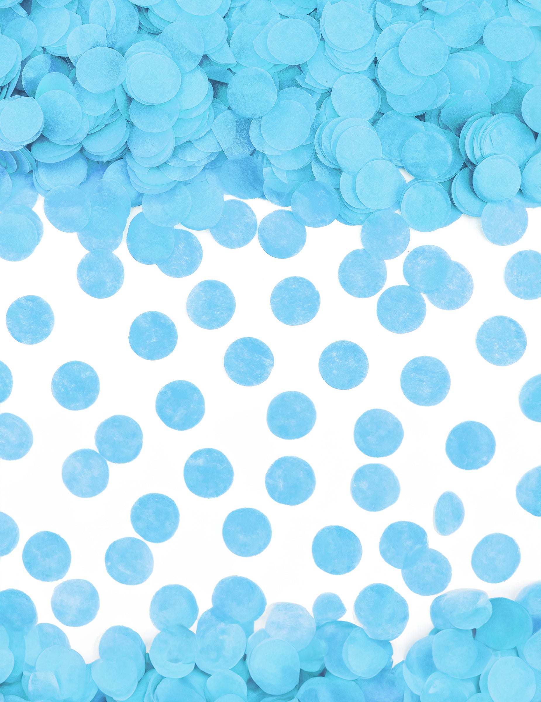 Gros plan sur les confettis bleus du canon à confettis boy pour baby shower