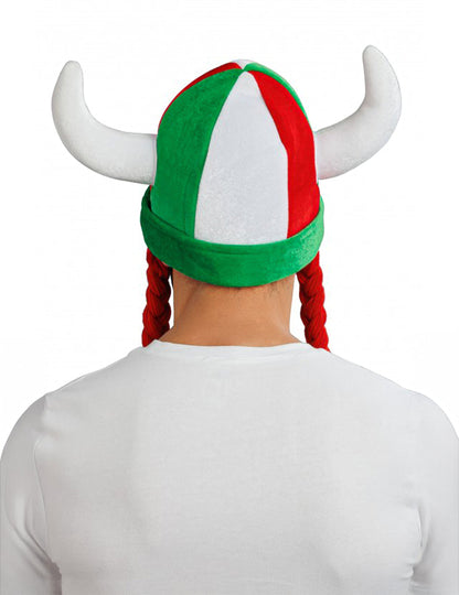 Stoffhelm mit Hörnern und Zöpfen, Fanartikel in Grün, Weiß, Rot, Italien