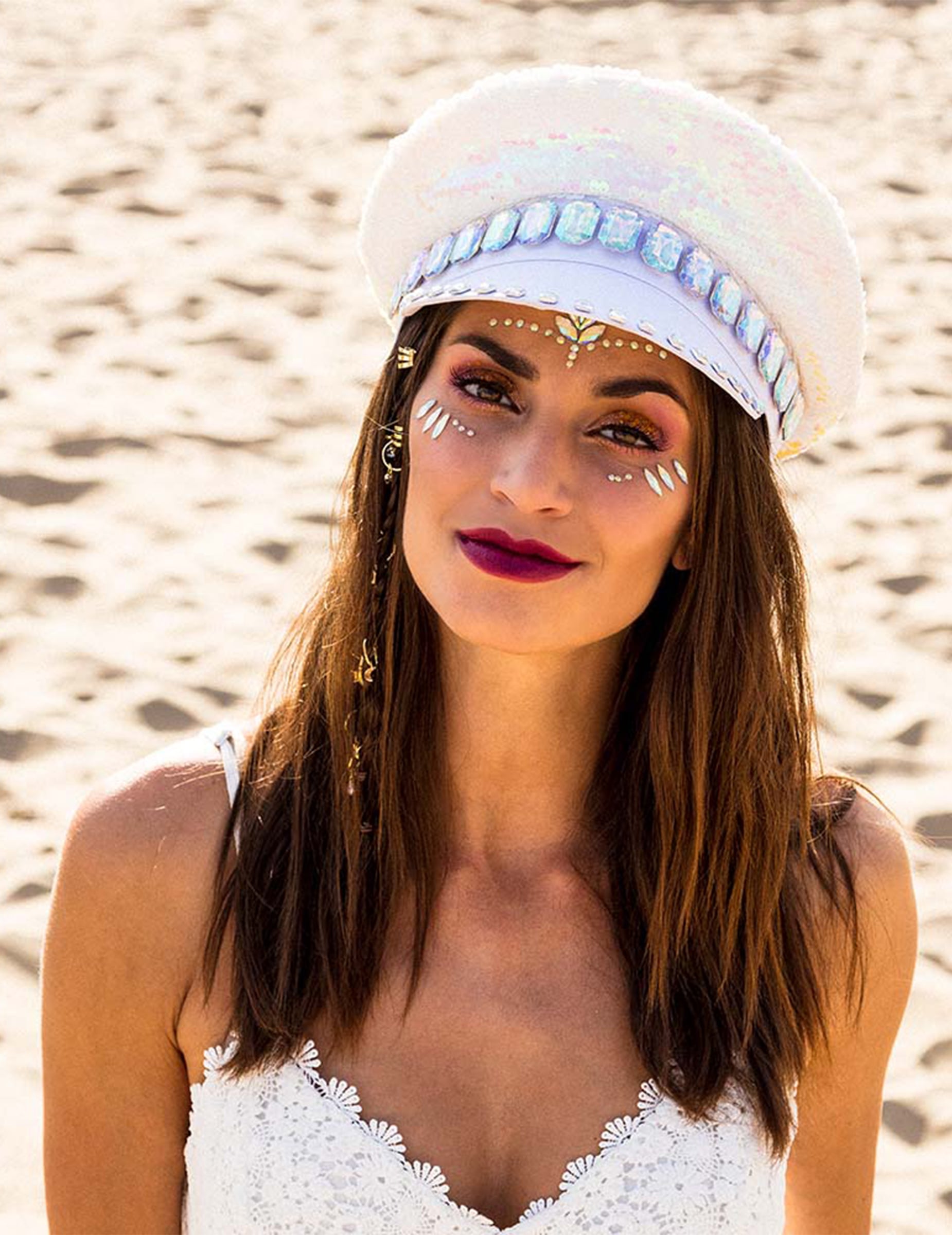Vue de face de la casquette à sequins réversibles pour adulte nacre et blanc