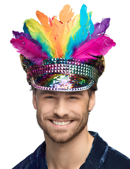 Gros plan de la Casquette Arc-en-ciel avec sequins et plumes