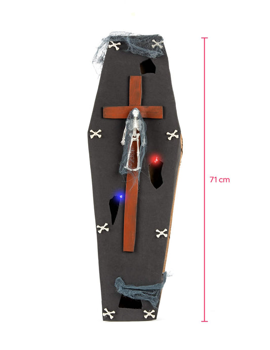 Angabe der Maße des Sargs mit Halloween-Kreuz