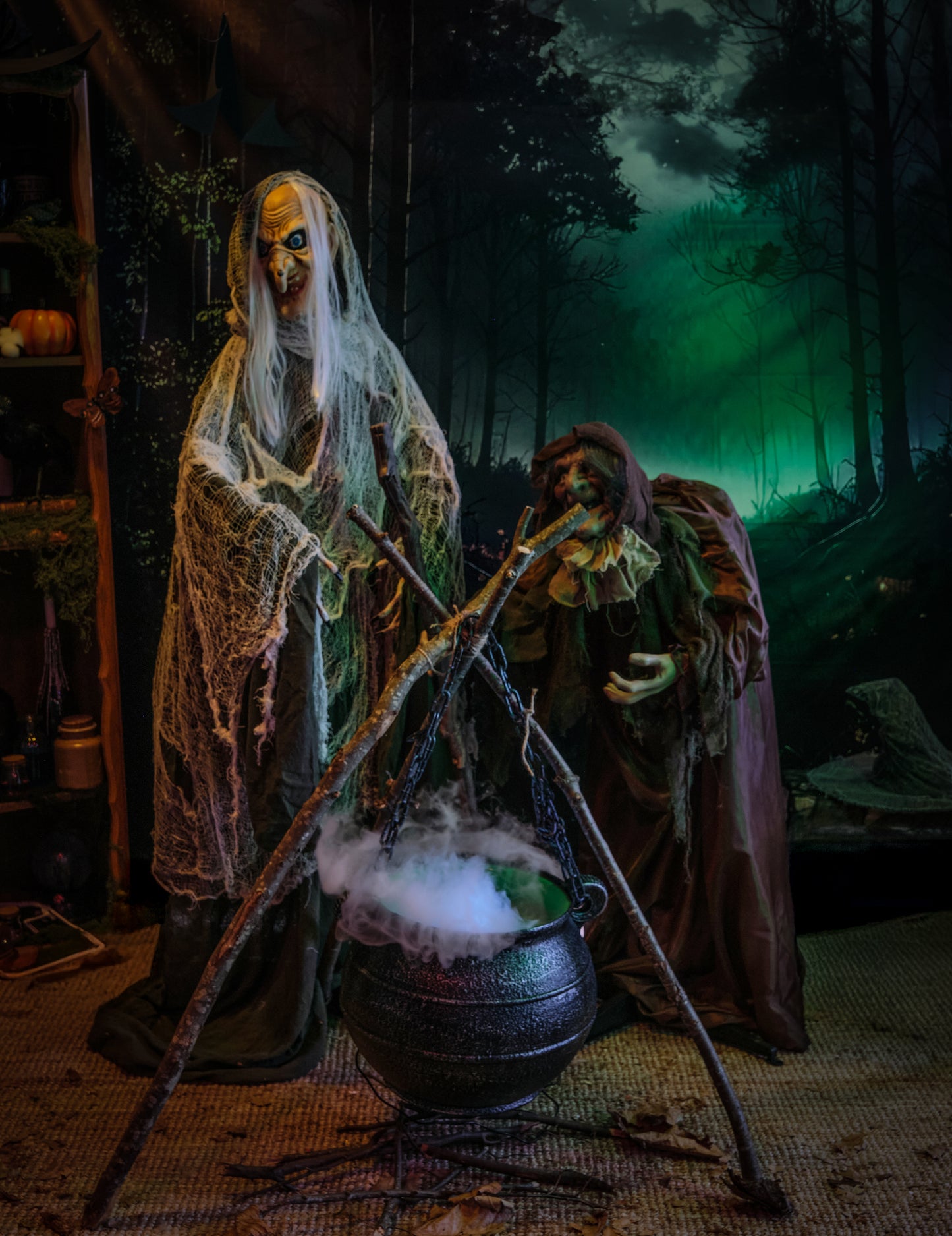 Mise en scène avec sorcières du Chaudron de sorcière avec brumisateur pour décoration