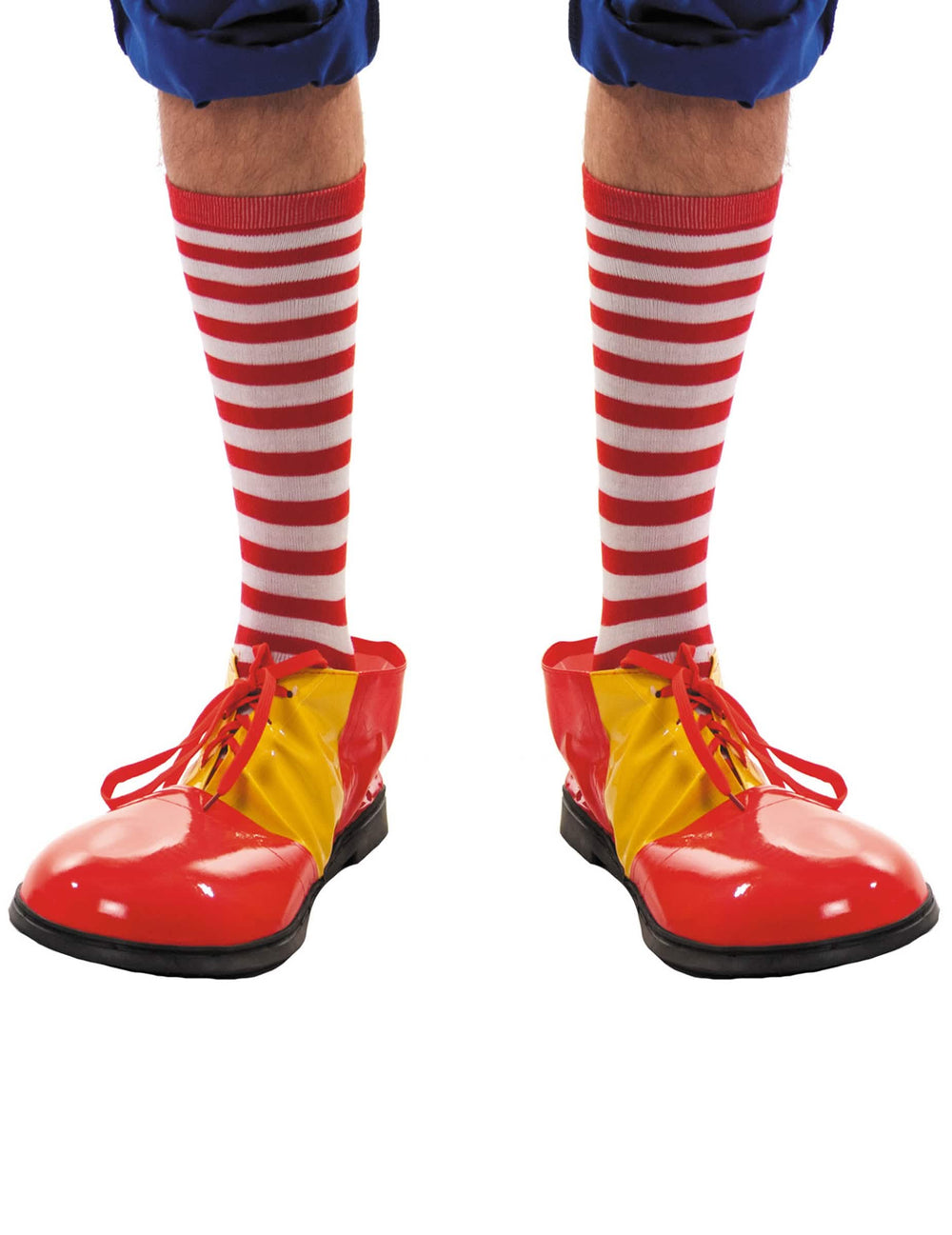 Szene mit Clownsschuhen, gestreiften Socken für Erwachsene in Rot und Weiß