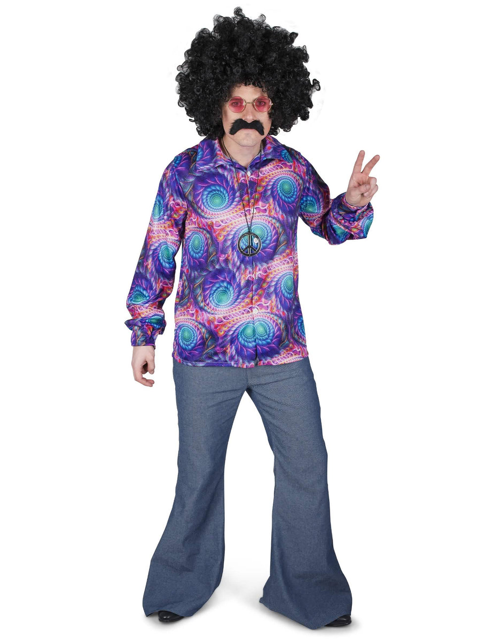 Gesamte Ansicht des vollständigen Looks mit dem psychedelischen Hippie-Hemd