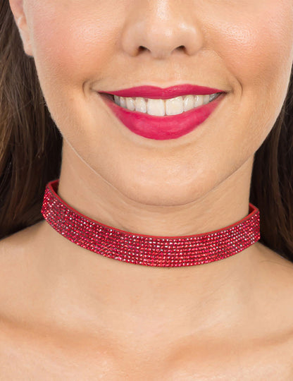 Elegantes Halsband mit roten Glitzersteinen