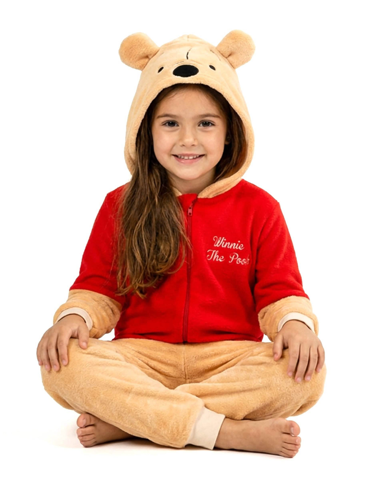Frontalansicht im Sitzen des Winnie Puuh-Overall