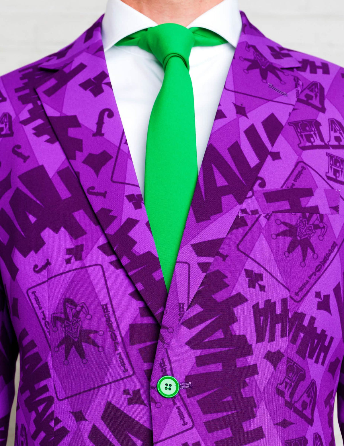 Détail du nœud de cravate et du col de chemise du costume Mr. Joker™ pour homme