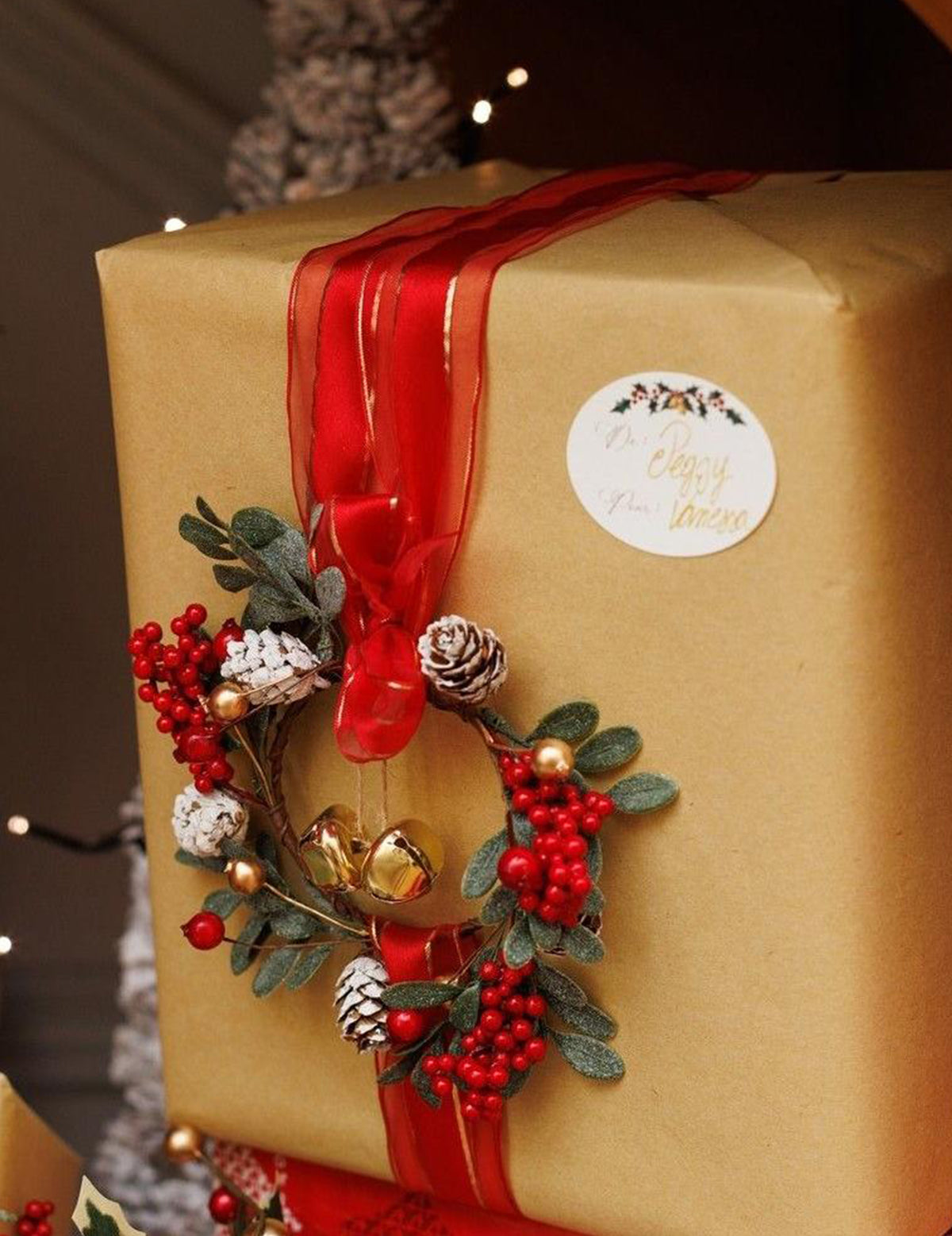 Dekorationskranz mit Blättern Beeren und Zapfen grün-rot-gold 15 cm