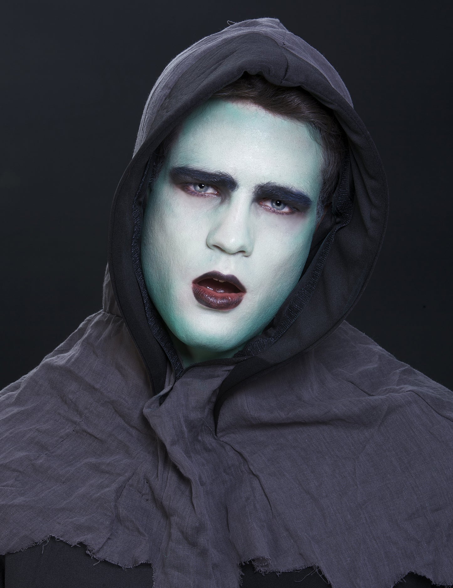 Rendu du maquillage réalisé avec la crème phosphorescente maquillage fluo