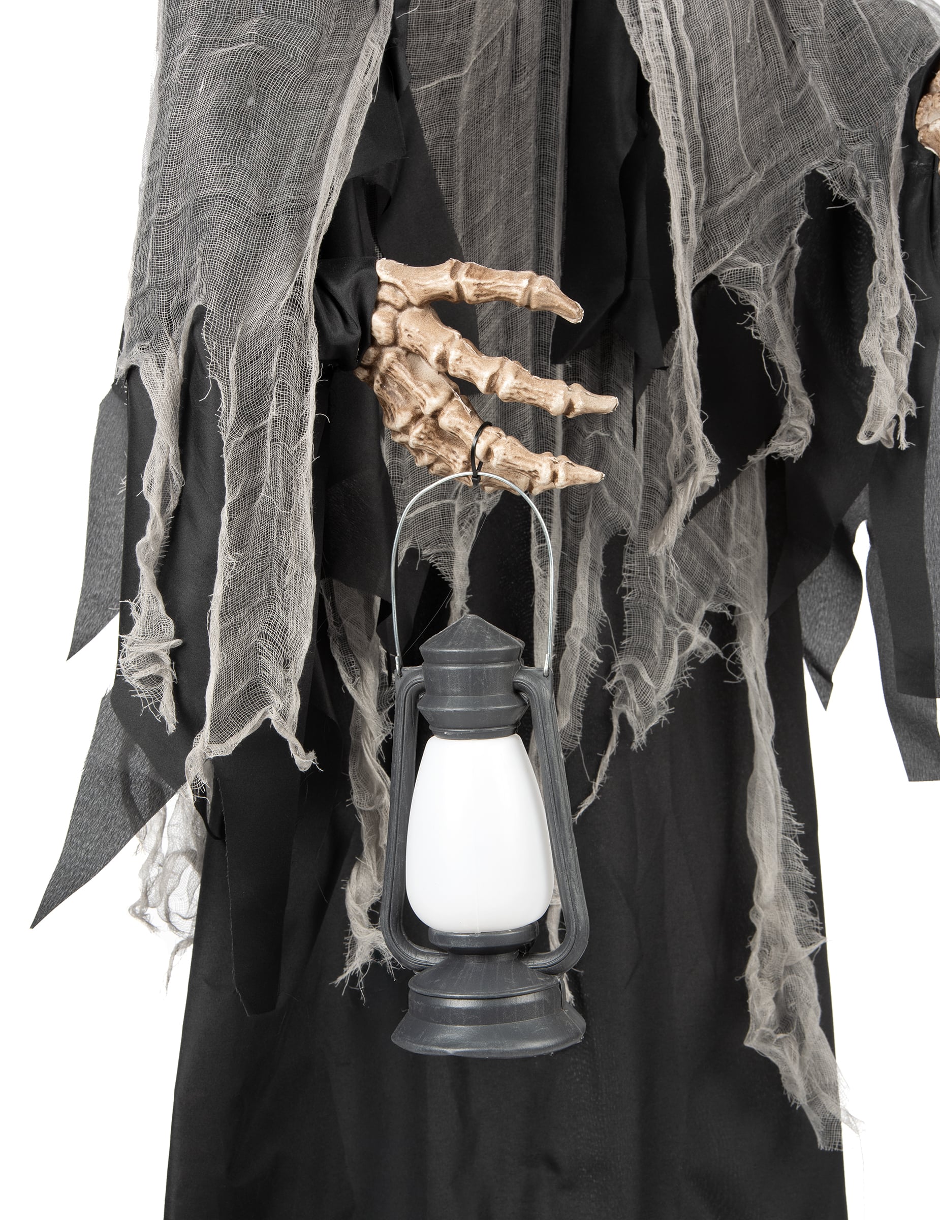 Détail de la lanterne tenue par la main squelettique de la décoration animée sonore et lumineuse Faucheuse Brillante