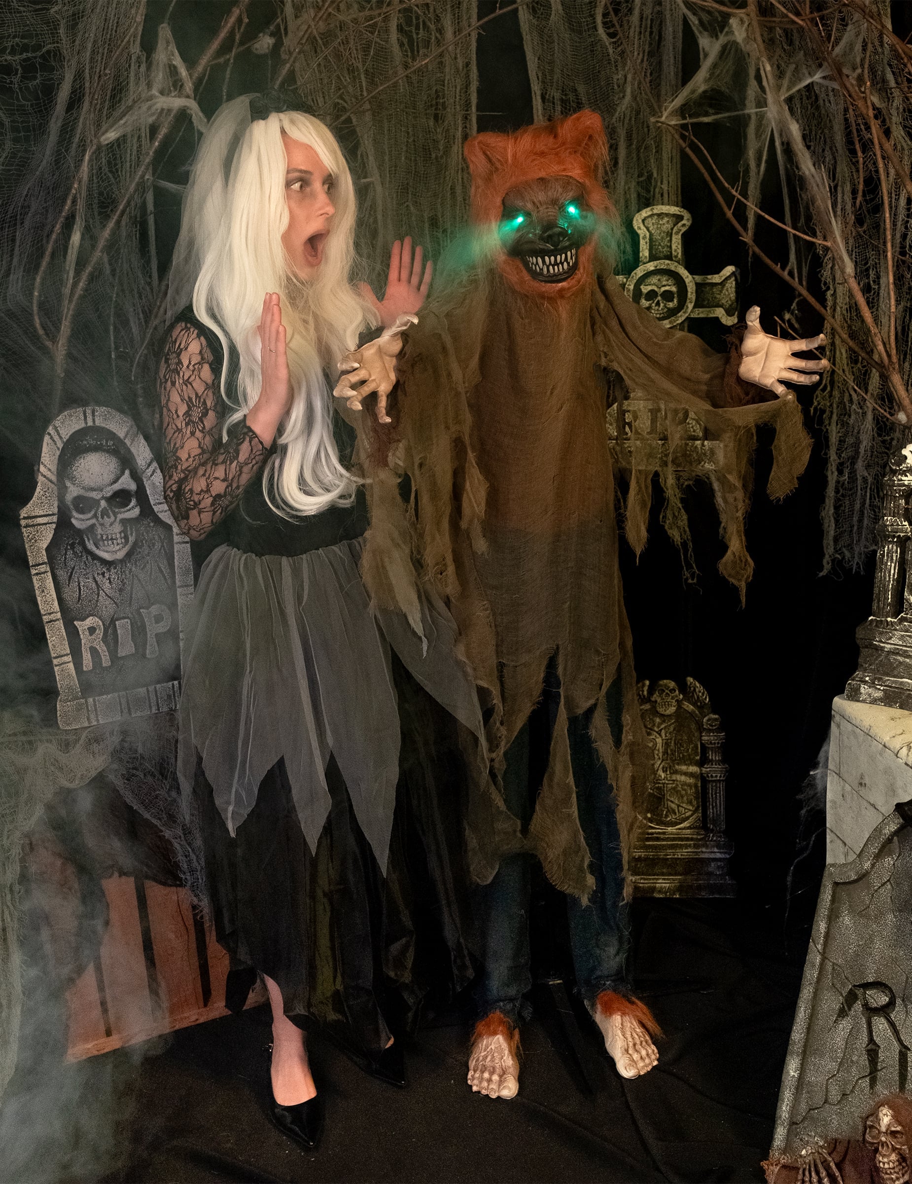 Décoration animée sonore et lumineuse Méchant loup pour Halloween marron aux yeux verts