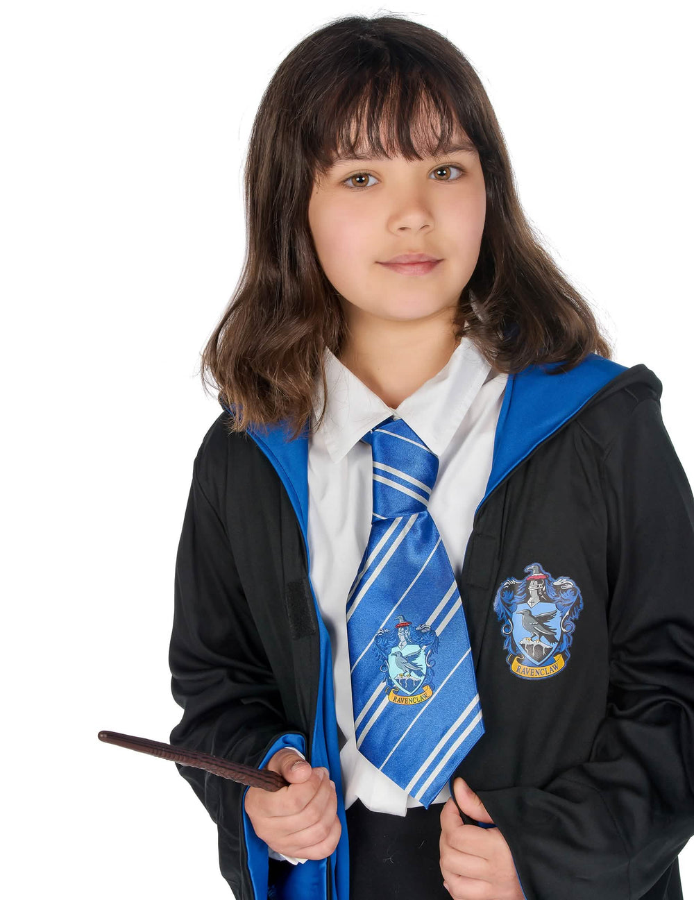 Nahaufnahme von der Krawatte und dem Abzeichen des klassischen Harry Potter™ Ravenclaw-Kostüms