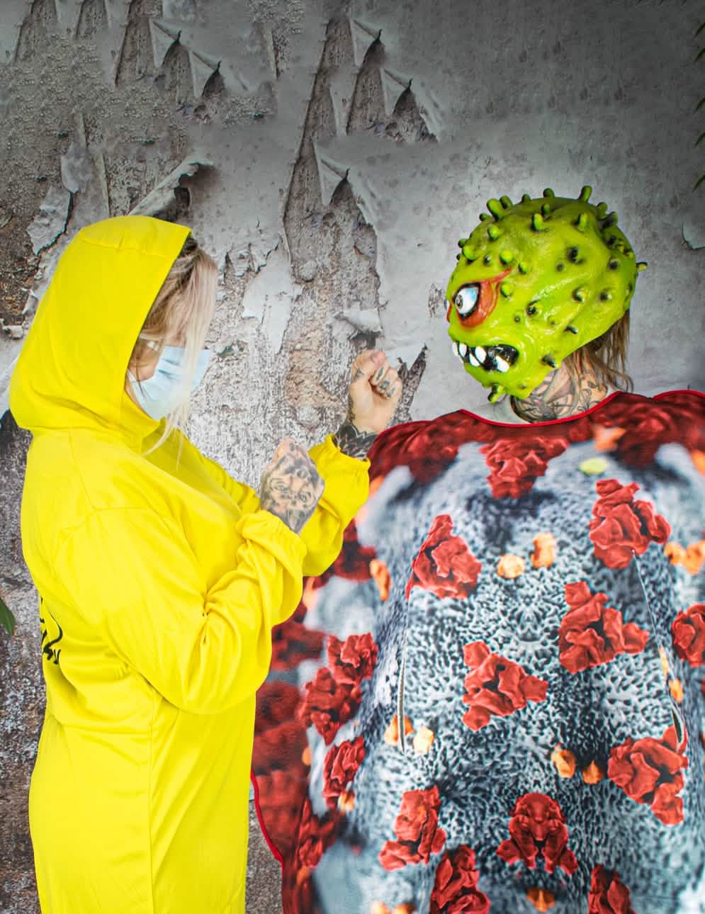 Mise en situation du déguisement combinaison contamination pour adulte