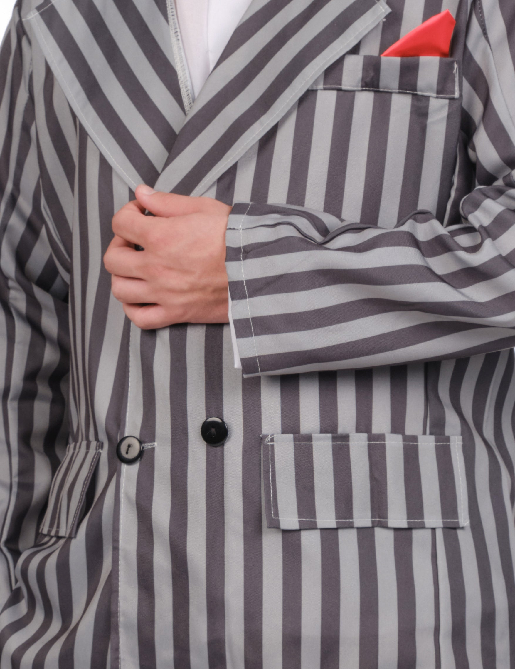 Détail de la veste à rayures et des boutons du déguisement de gangster New-Yorkais