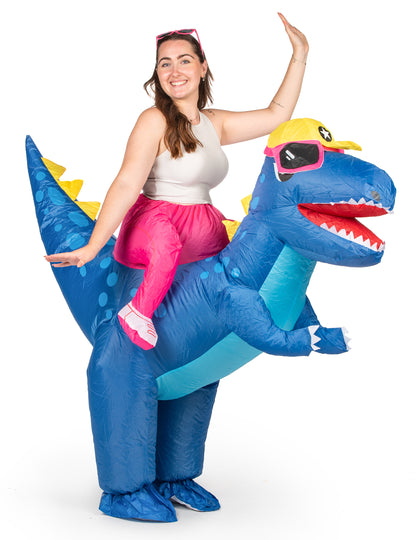 Vue de profil du déguisement gonflable à dos de dinosaure pour adulte