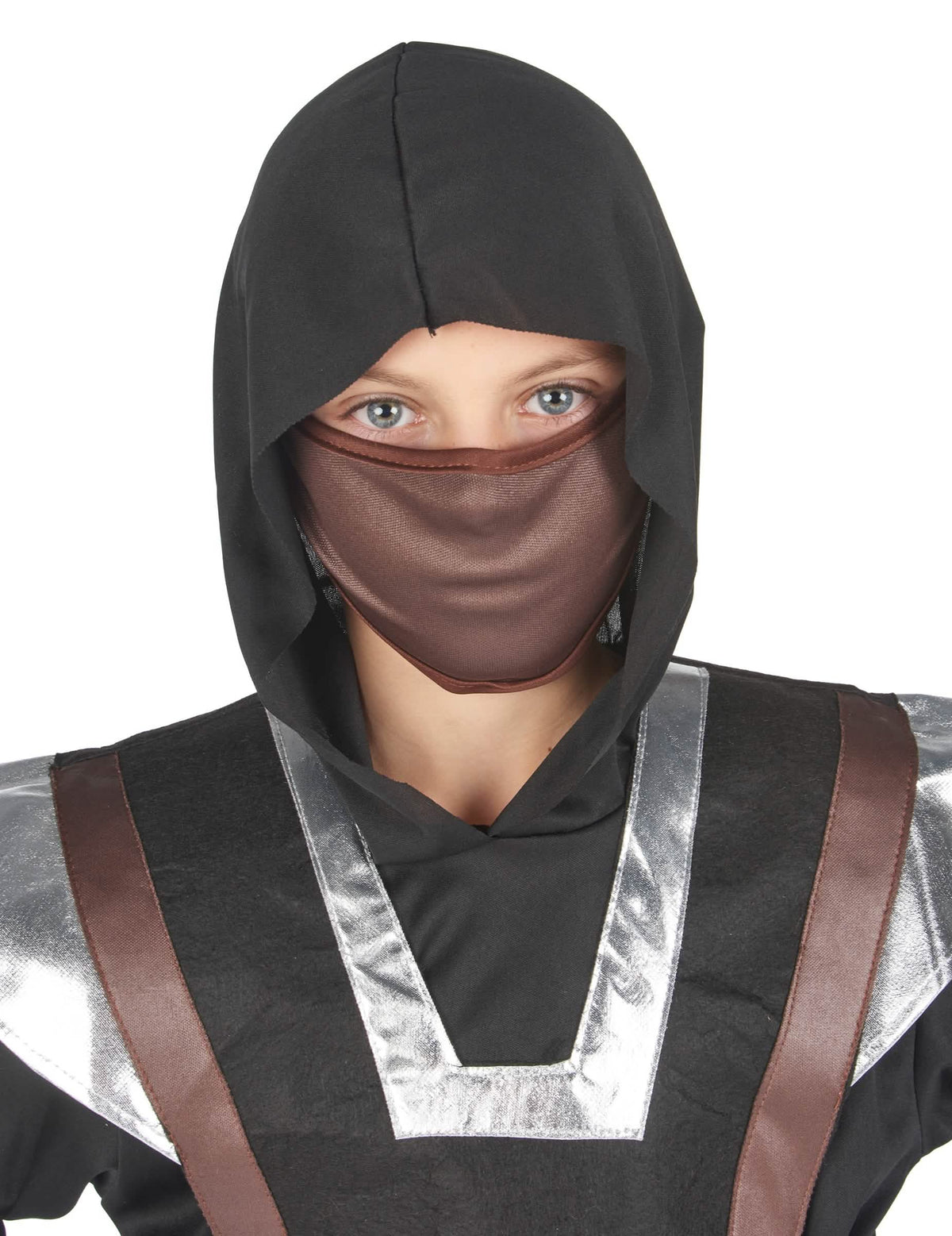 Nahaufnahme der Sturmhaube und der Maske des Ninja-Kostüms für den Jungen