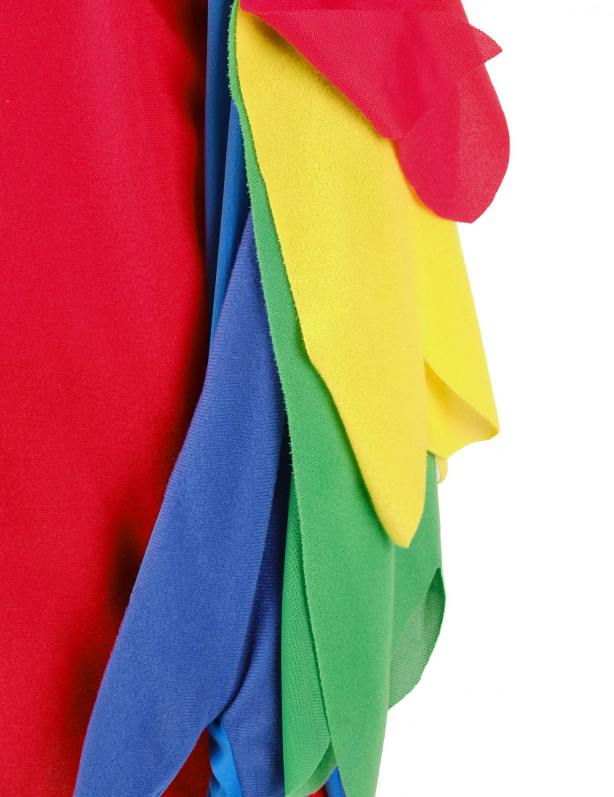 Détail des plumes multicolores superposées du déguisement de perroquet