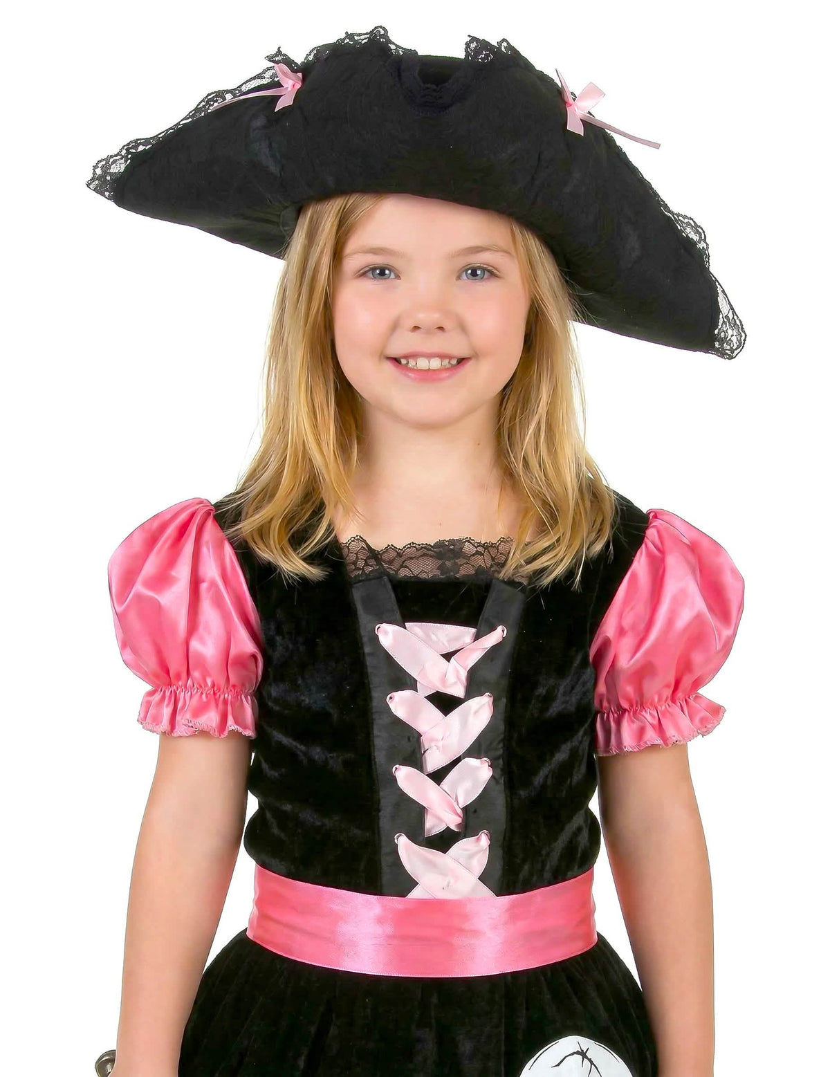 Gros plan sur le buste et le chapeau du déguisement pirate girly