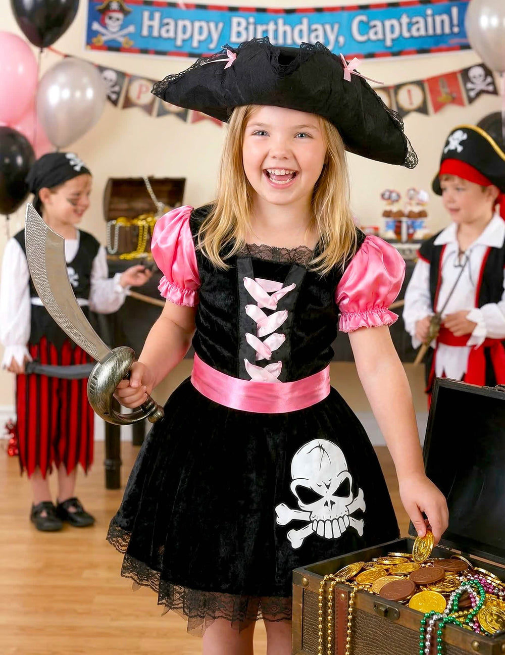 Mise en situation du déguisement pirate girly pour fille
