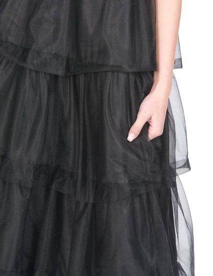 Détail des volants en tulle du déguisement robe de bal gothique