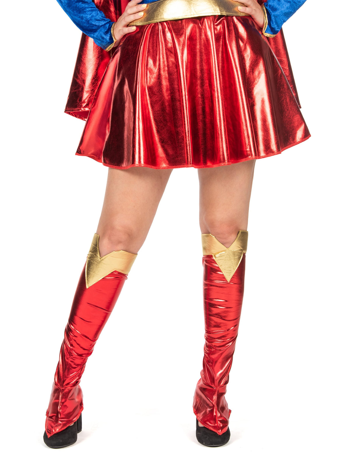 Détail de la jupe et des sur-bottes du déguisement sexy Supergirl pour femme