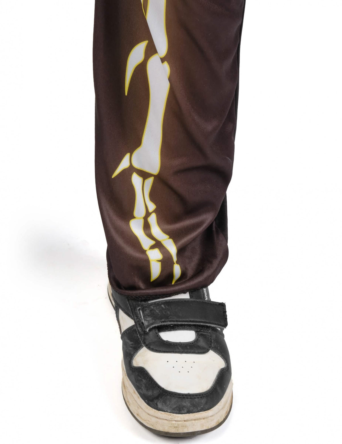 Détail du bas du pantalon du déguisement squelette de dinosaure