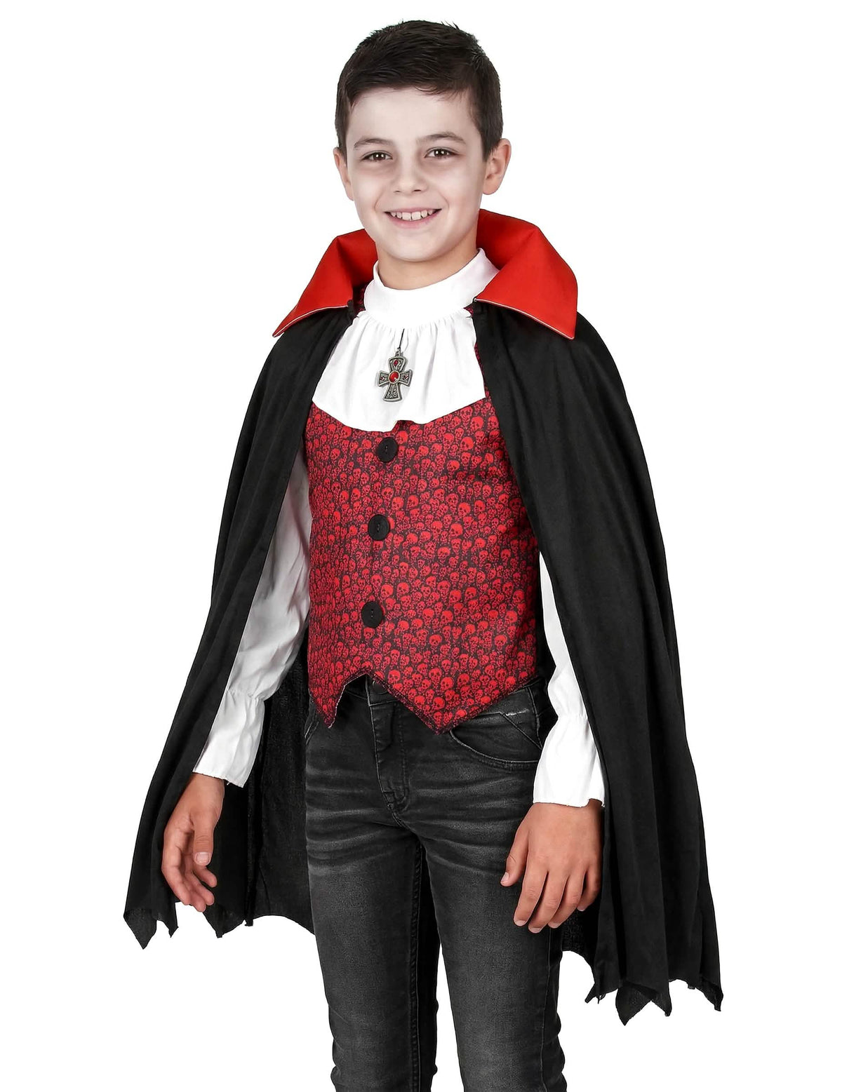 Détail du gilet rouge et du médaillon du déguisement de vampire pour garçon