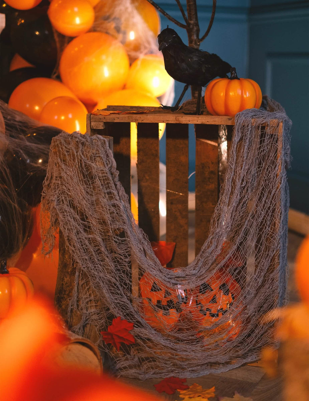 Thematische Inszenierung der Halloween-Decke für die Dekoration