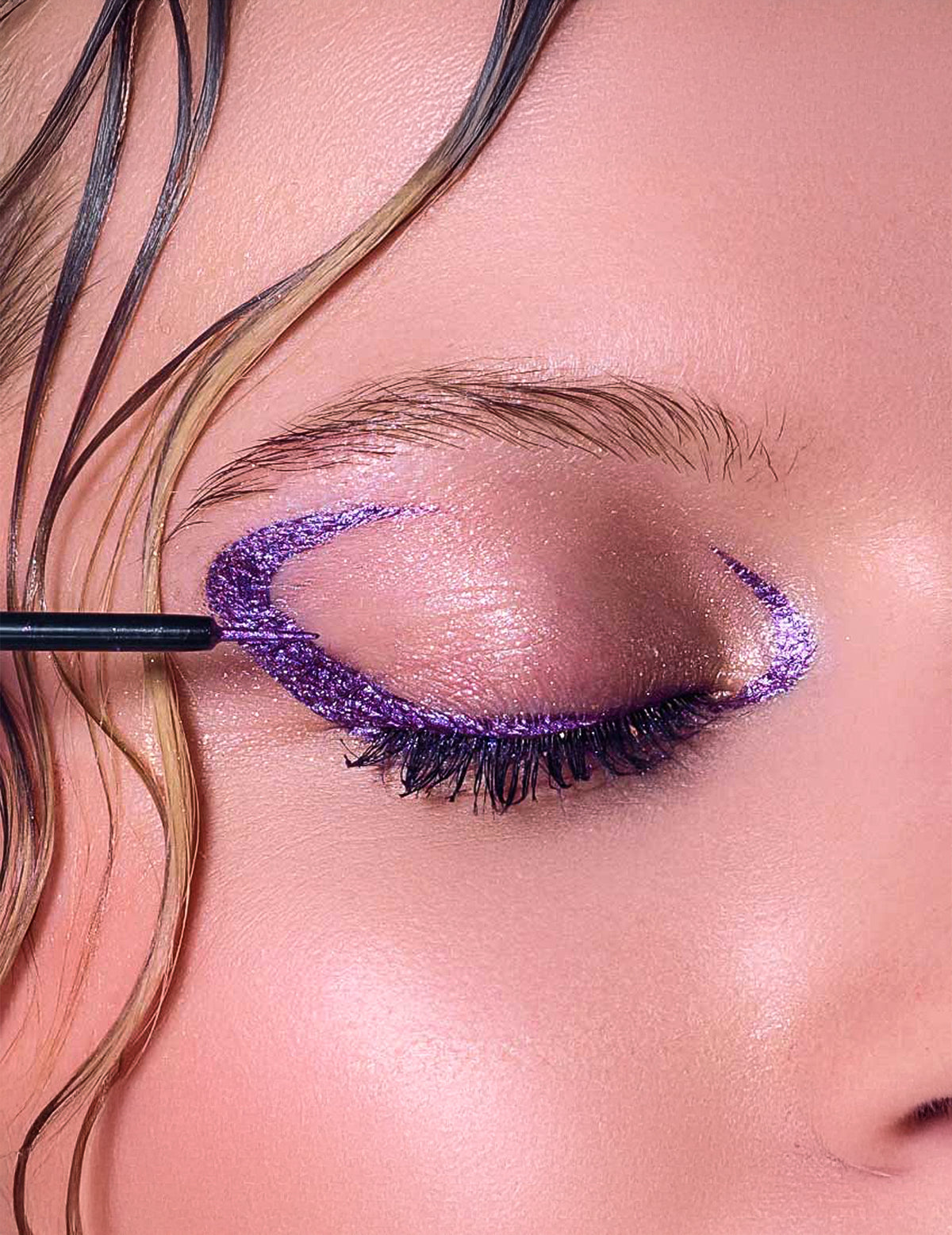 Si si la pailletteâ„¢ Eyeliner mit lila Glitzer