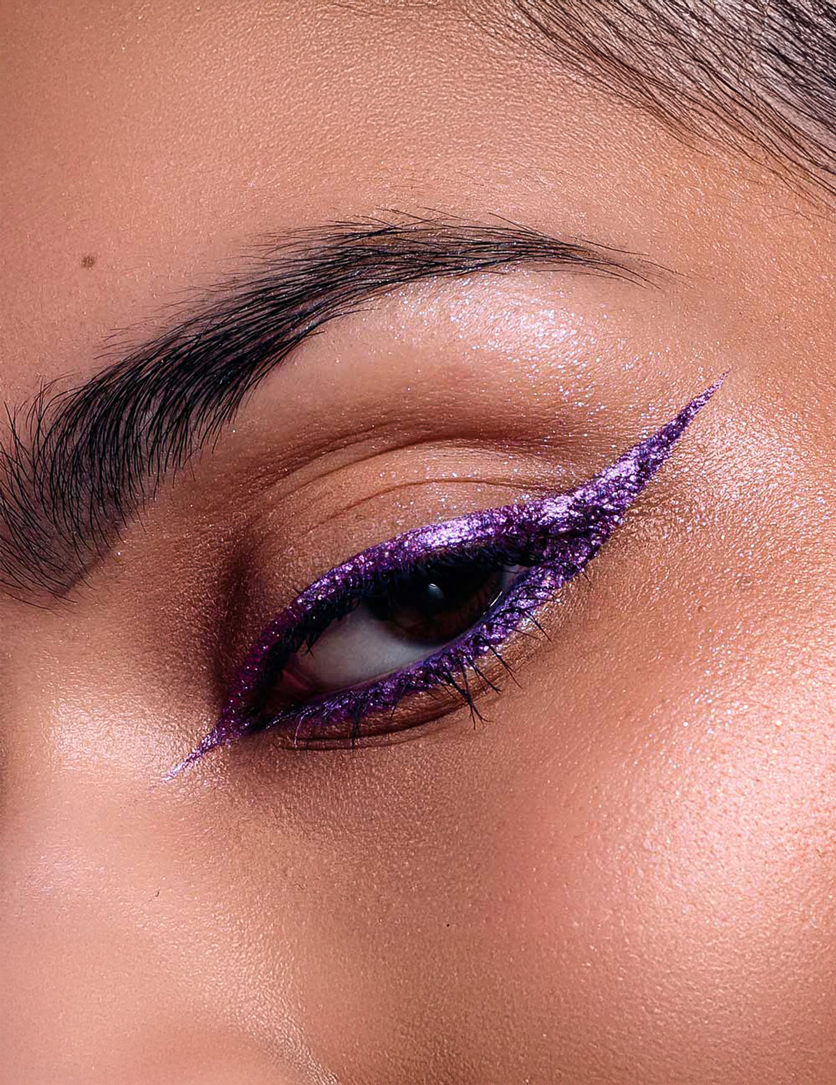 Si si la pailletteâ„¢ Eyeliner mit lila Glitzer