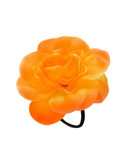 Gelbe Blume mit Haargummi