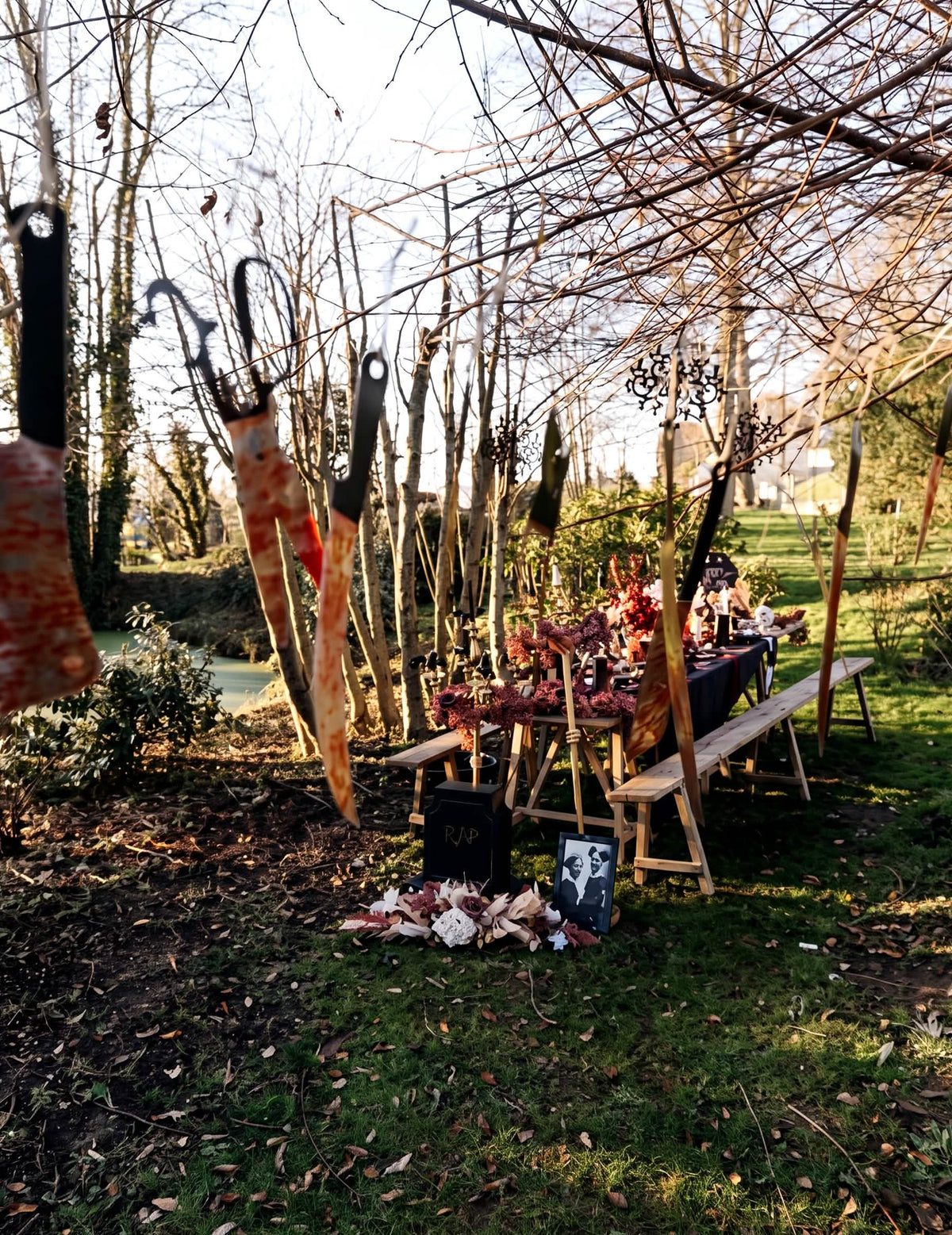 Halloween-Girlande mit 12 blutverschmierten Werkzeugen 3 m
